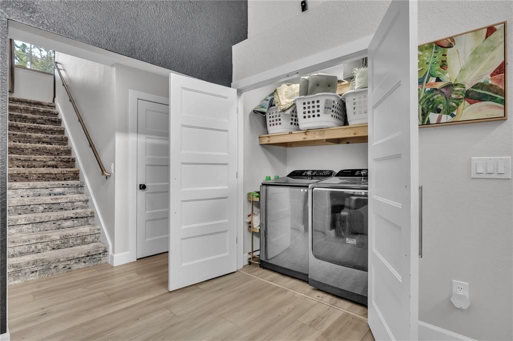 На продажу: $1,275,000 (6 спален, 4 ванн, 5450 Квадратных фут)