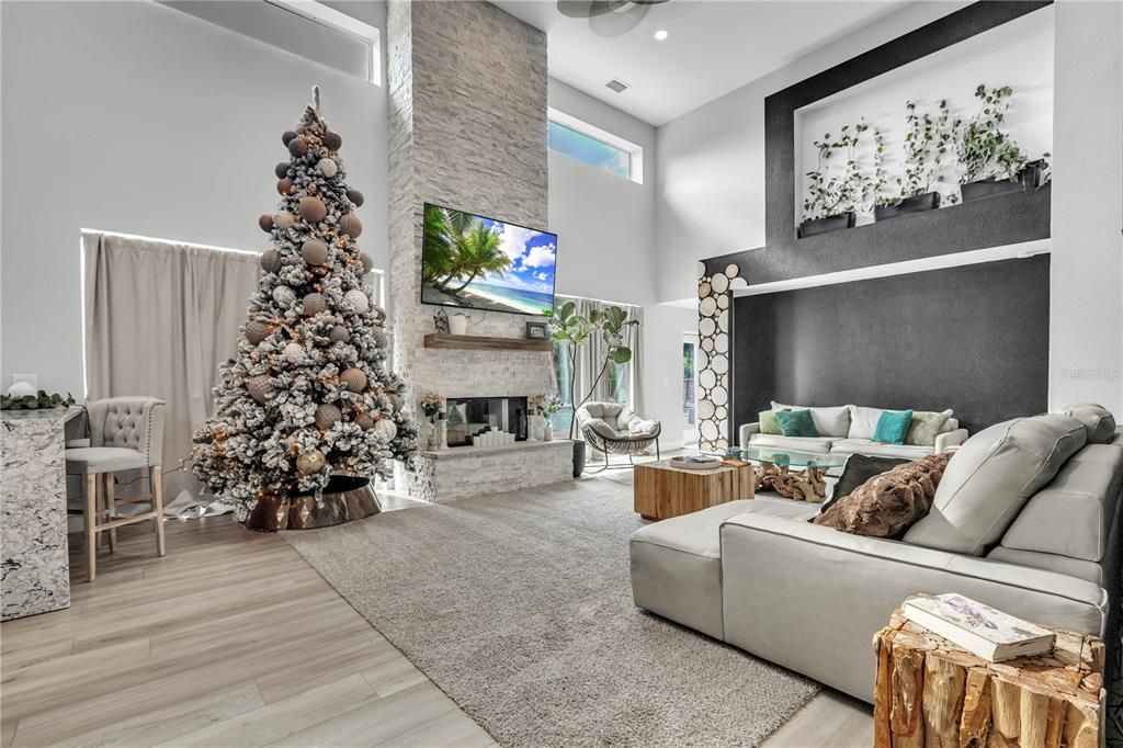 На продажу: $1,275,000 (6 спален, 4 ванн, 5450 Квадратных фут)