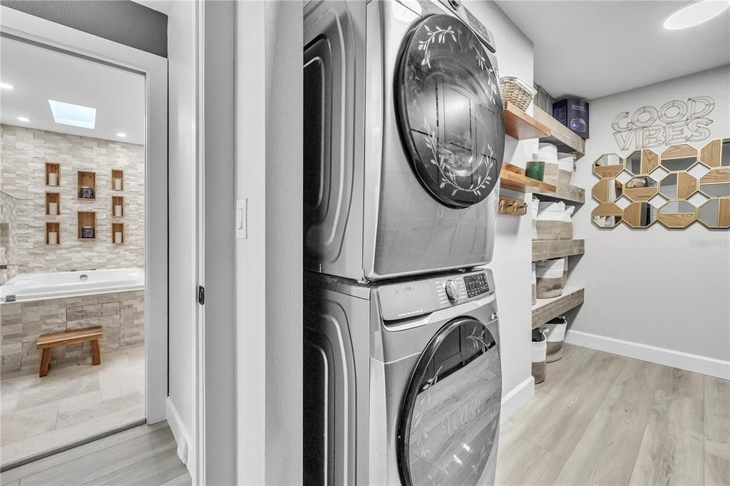 На продажу: $1,275,000 (6 спален, 4 ванн, 5450 Квадратных фут)