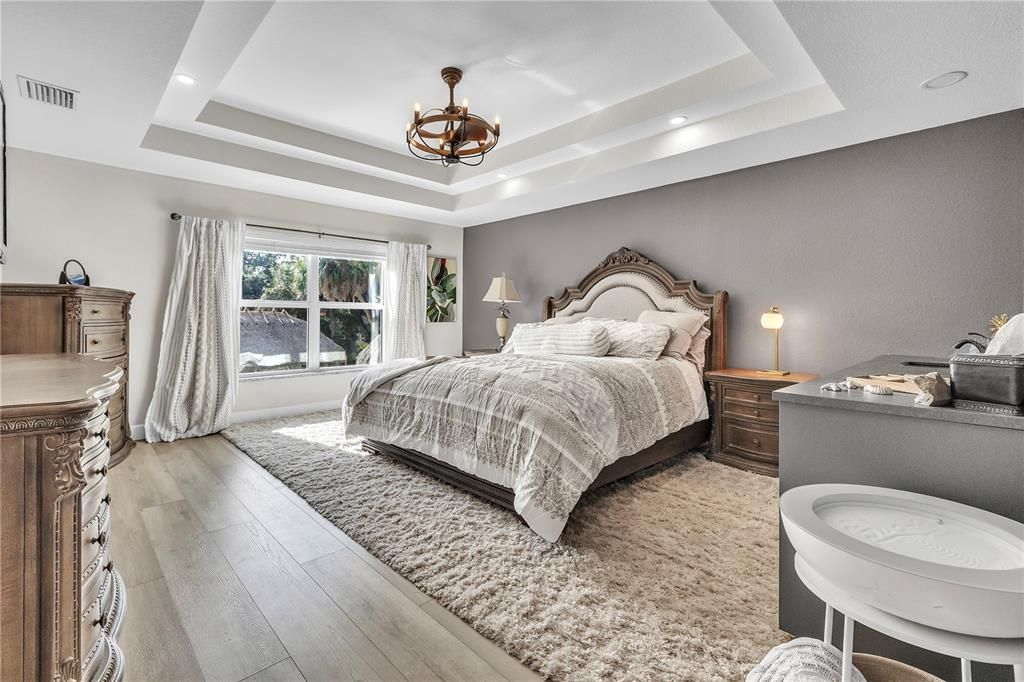 На продажу: $1,275,000 (6 спален, 4 ванн, 5450 Квадратных фут)