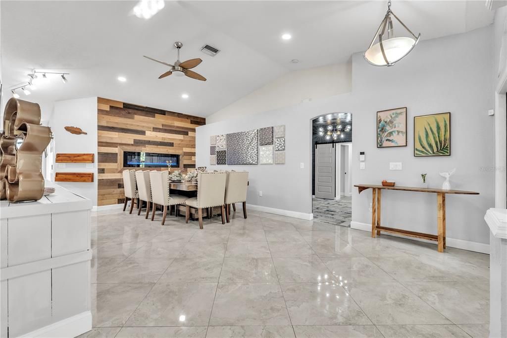 На продажу: $1,275,000 (6 спален, 4 ванн, 5450 Квадратных фут)