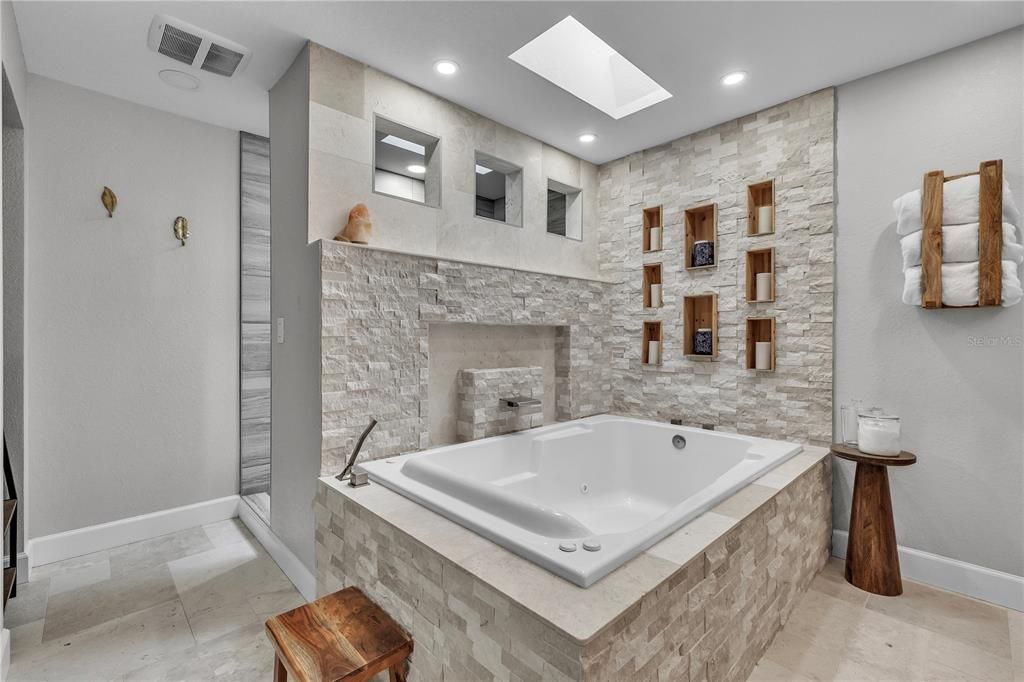 На продажу: $1,275,000 (6 спален, 4 ванн, 5450 Квадратных фут)