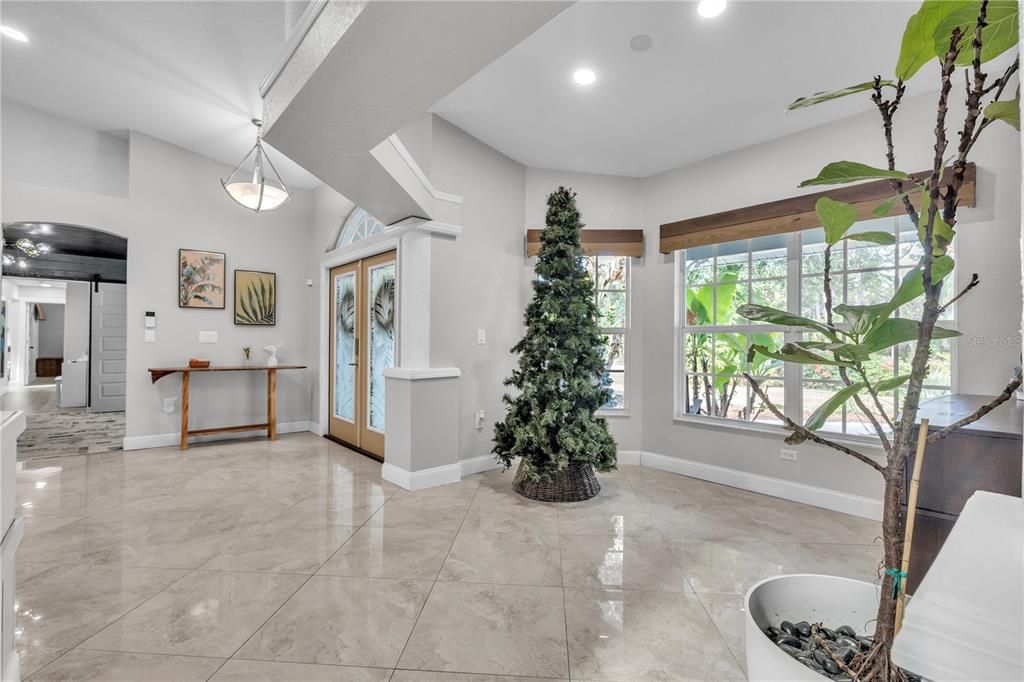 На продажу: $1,275,000 (6 спален, 4 ванн, 5450 Квадратных фут)