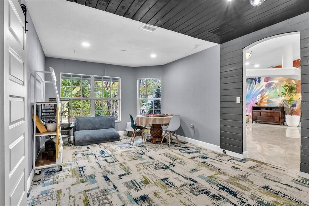 На продажу: $1,275,000 (6 спален, 4 ванн, 5450 Квадратных фут)