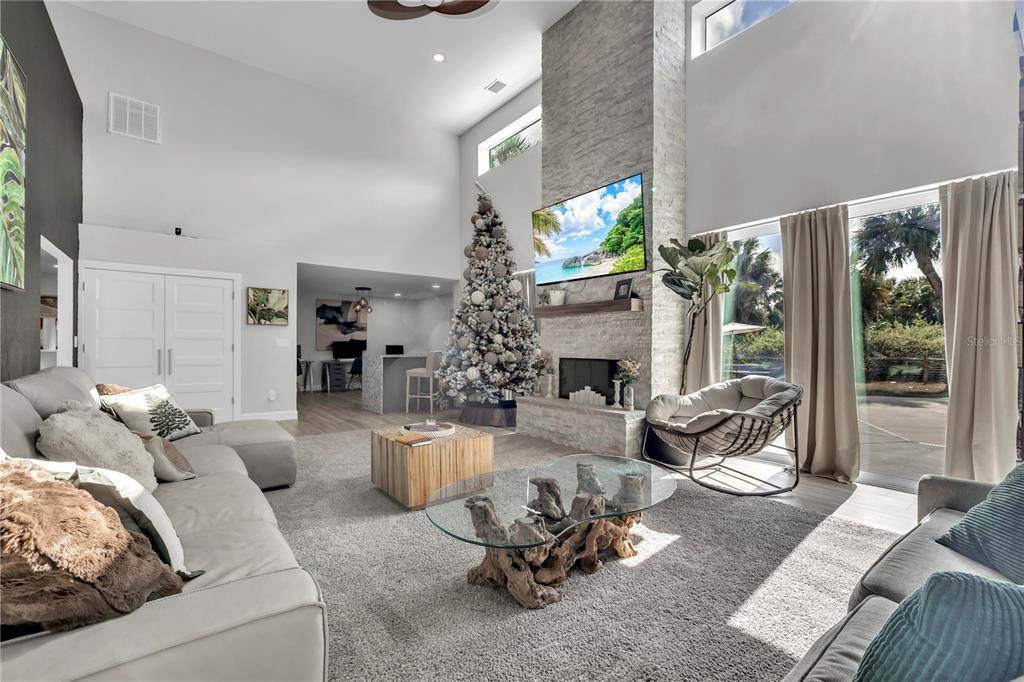 На продажу: $1,275,000 (6 спален, 4 ванн, 5450 Квадратных фут)