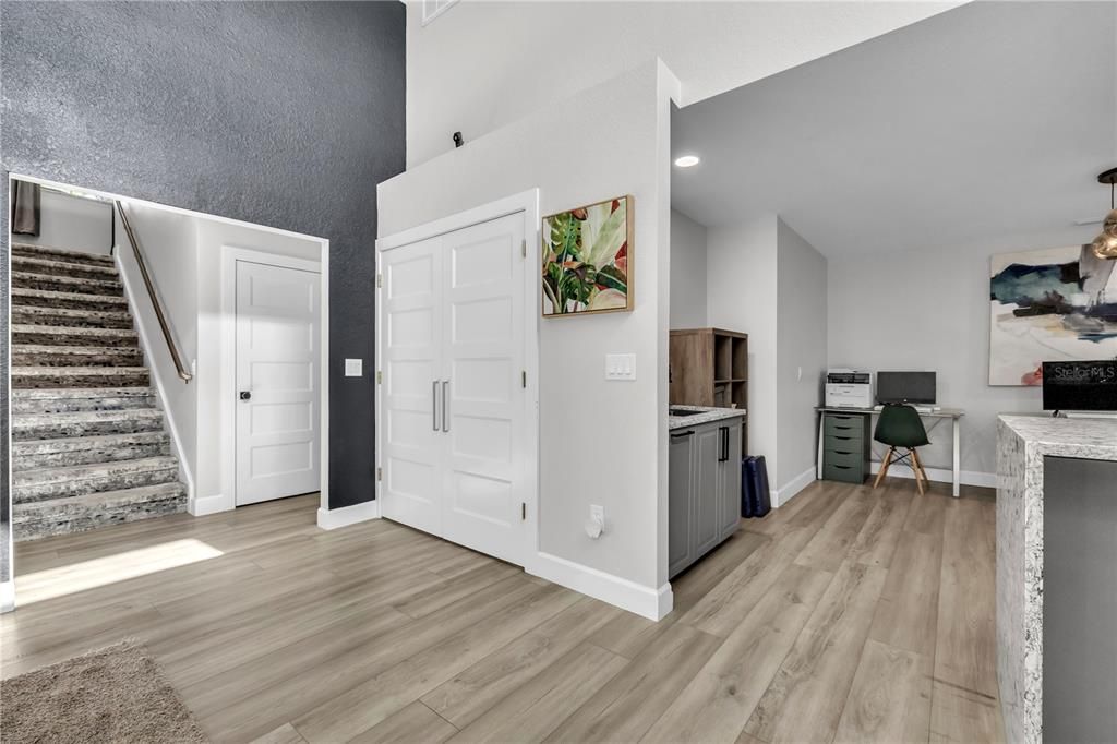 На продажу: $1,275,000 (6 спален, 4 ванн, 5450 Квадратных фут)