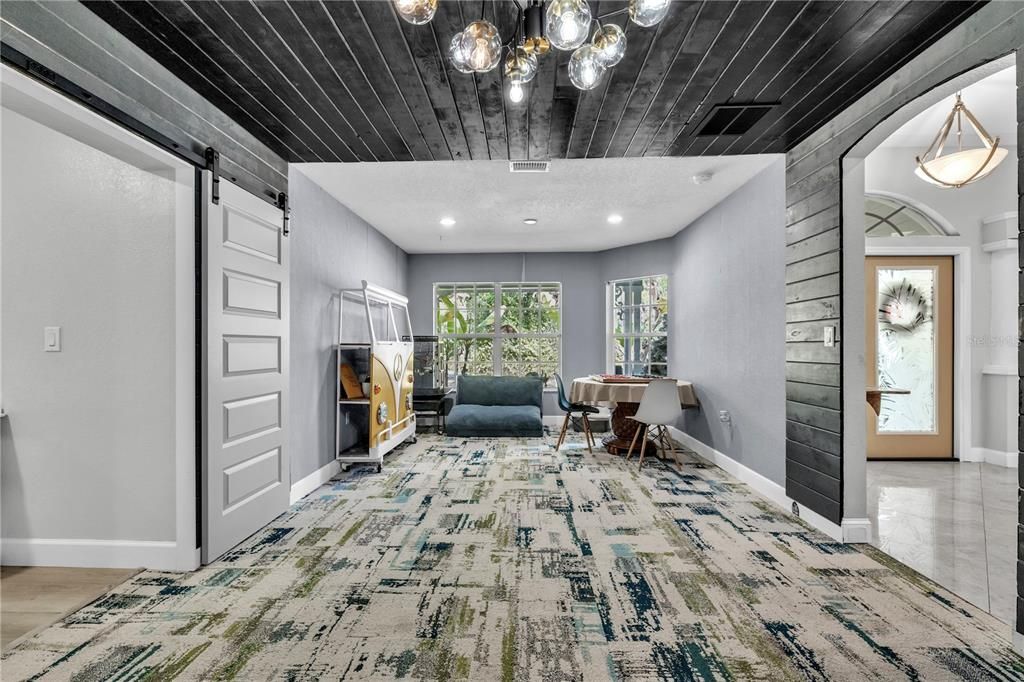 На продажу: $1,275,000 (6 спален, 4 ванн, 5450 Квадратных фут)