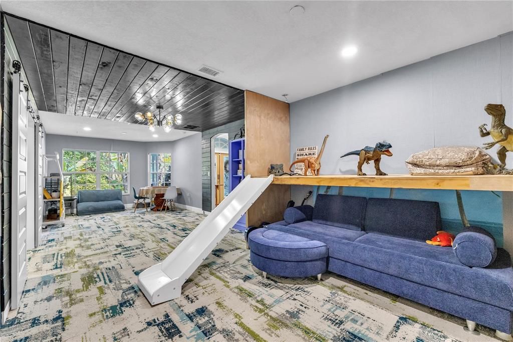 На продажу: $1,275,000 (6 спален, 4 ванн, 5450 Квадратных фут)