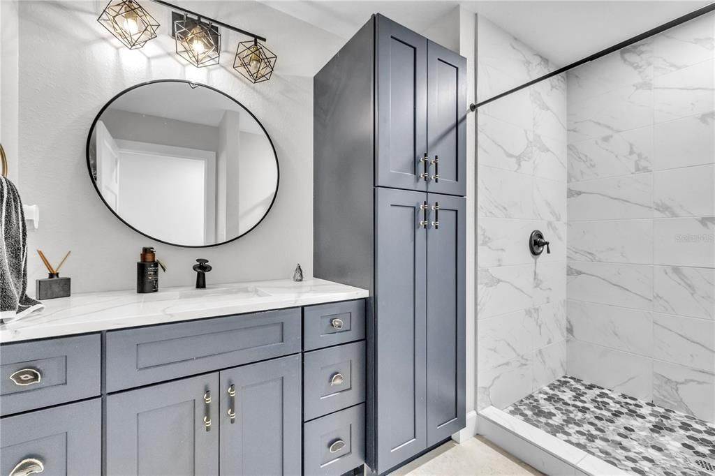 На продажу: $1,275,000 (6 спален, 4 ванн, 5450 Квадратных фут)