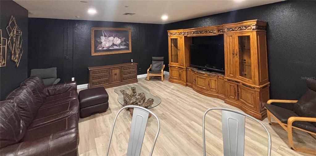 На продажу: $1,275,000 (6 спален, 4 ванн, 5450 Квадратных фут)