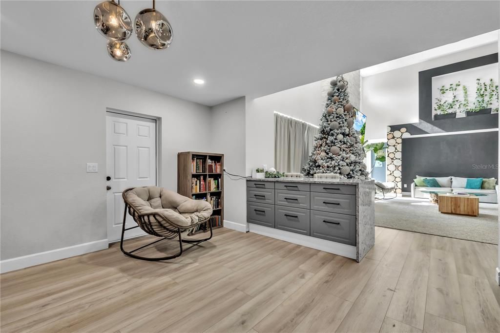 На продажу: $1,275,000 (6 спален, 4 ванн, 5450 Квадратных фут)