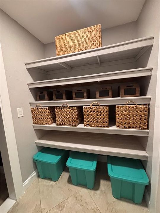 На продажу: $1,275,000 (6 спален, 4 ванн, 5450 Квадратных фут)