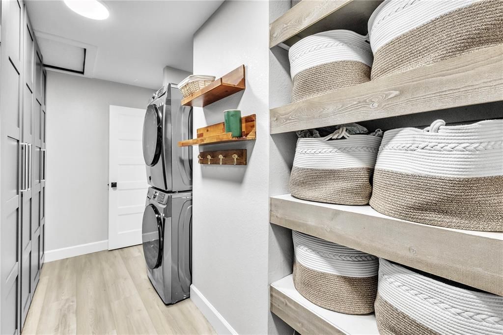 На продажу: $1,275,000 (6 спален, 4 ванн, 5450 Квадратных фут)