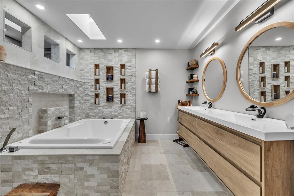 На продажу: $1,275,000 (6 спален, 4 ванн, 5450 Квадратных фут)