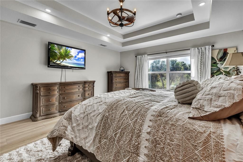 На продажу: $1,275,000 (6 спален, 4 ванн, 5450 Квадратных фут)