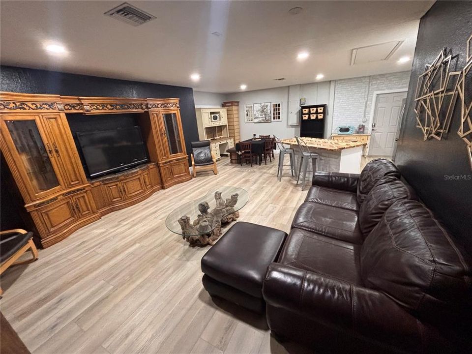 На продажу: $1,275,000 (6 спален, 4 ванн, 5450 Квадратных фут)