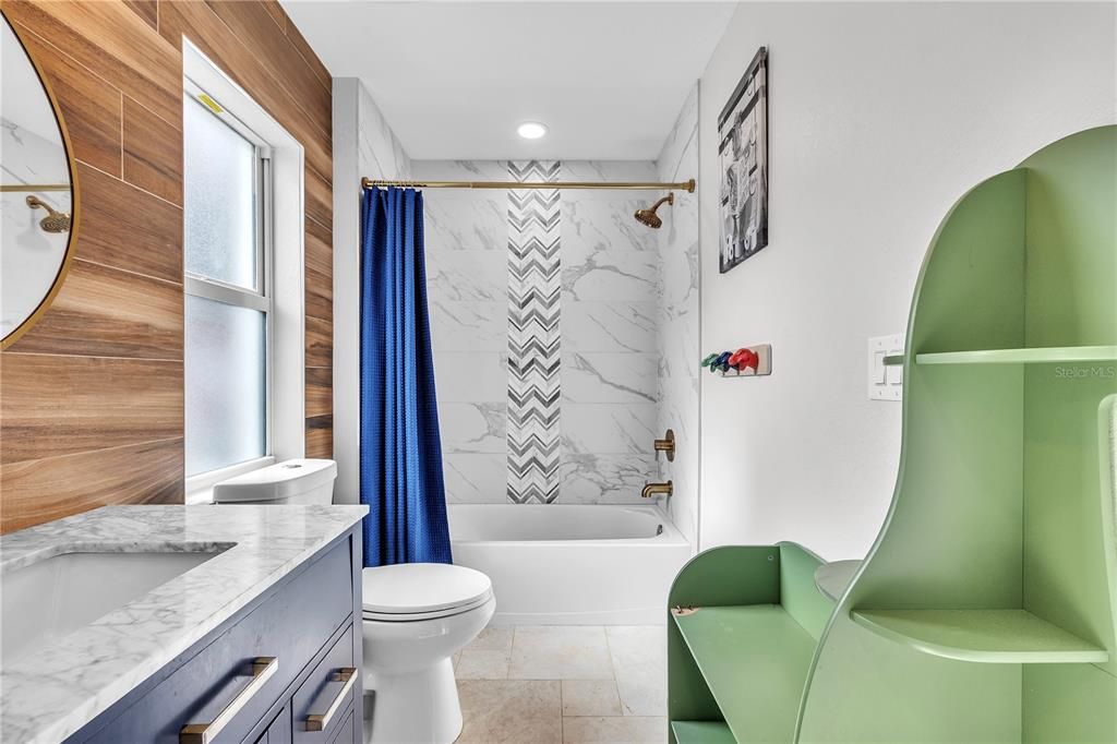 На продажу: $1,275,000 (6 спален, 4 ванн, 5450 Квадратных фут)