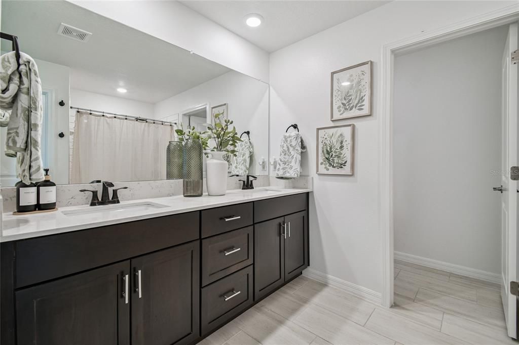 For Sale: $515,000 (6 beds, 3 baths, 3092 Square Feet)