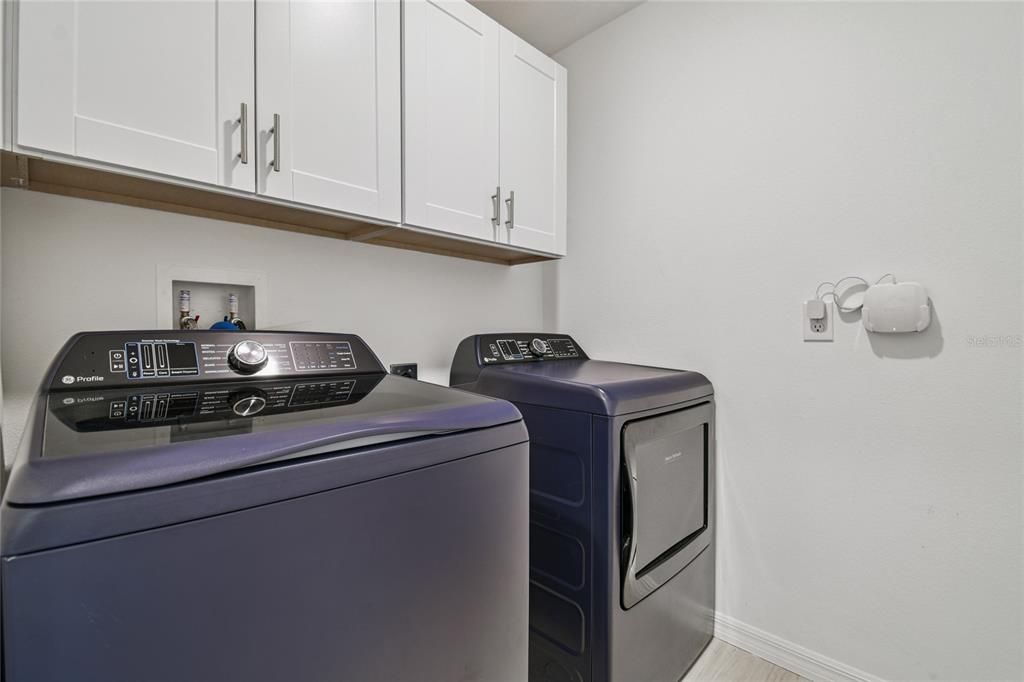 For Sale: $515,000 (6 beds, 3 baths, 3092 Square Feet)