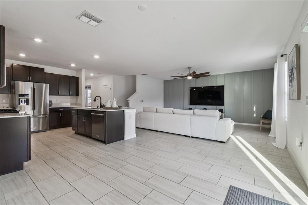 For Sale: $515,000 (6 beds, 3 baths, 3092 Square Feet)