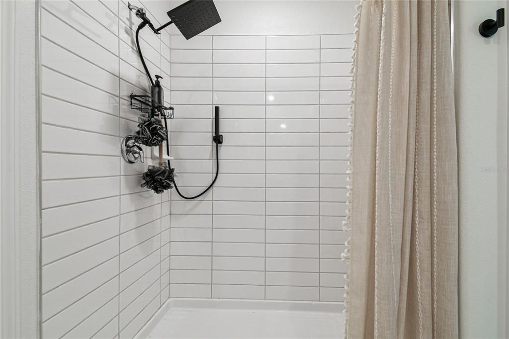 For Sale: $515,000 (6 beds, 3 baths, 3092 Square Feet)