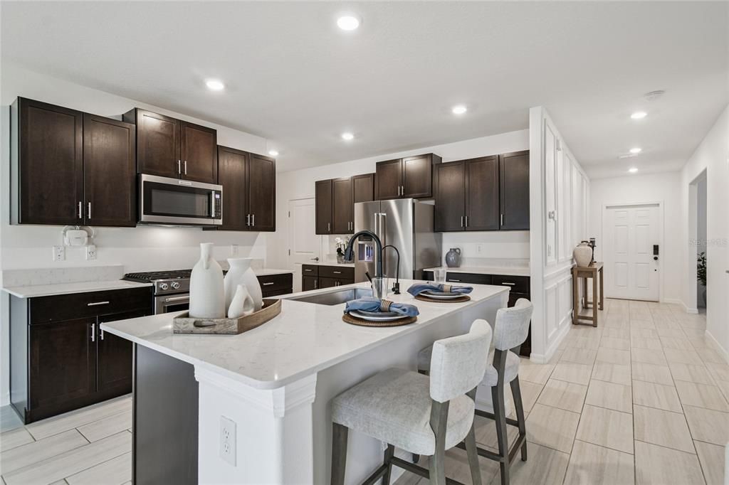 For Sale: $515,000 (6 beds, 3 baths, 3092 Square Feet)