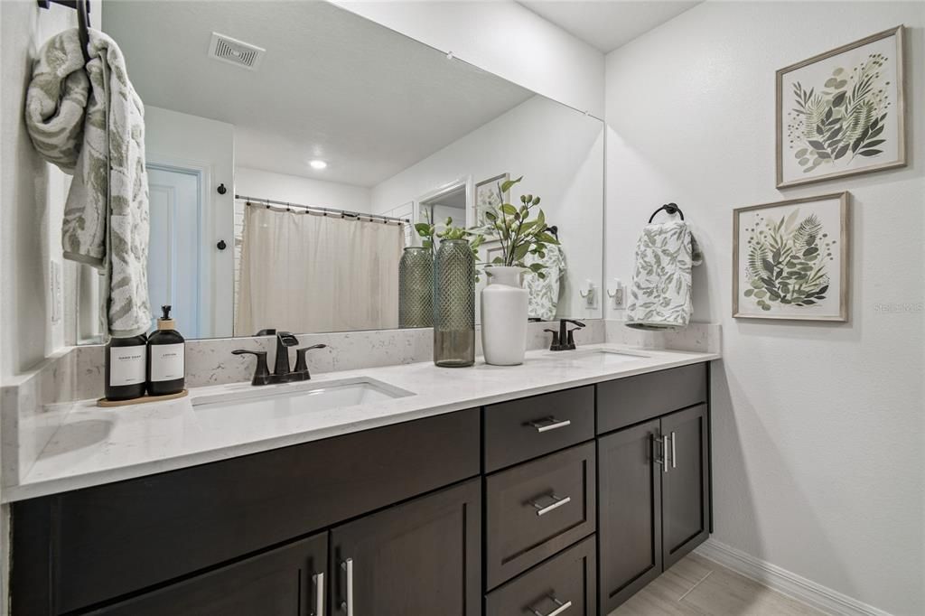 For Sale: $515,000 (6 beds, 3 baths, 3092 Square Feet)