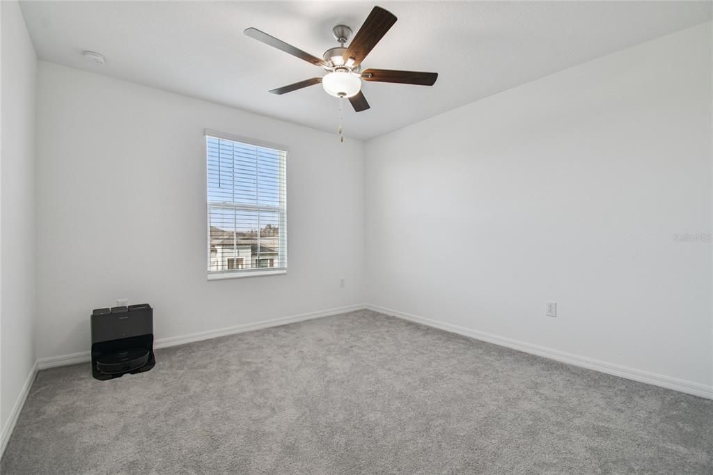 For Sale: $515,000 (6 beds, 3 baths, 3092 Square Feet)