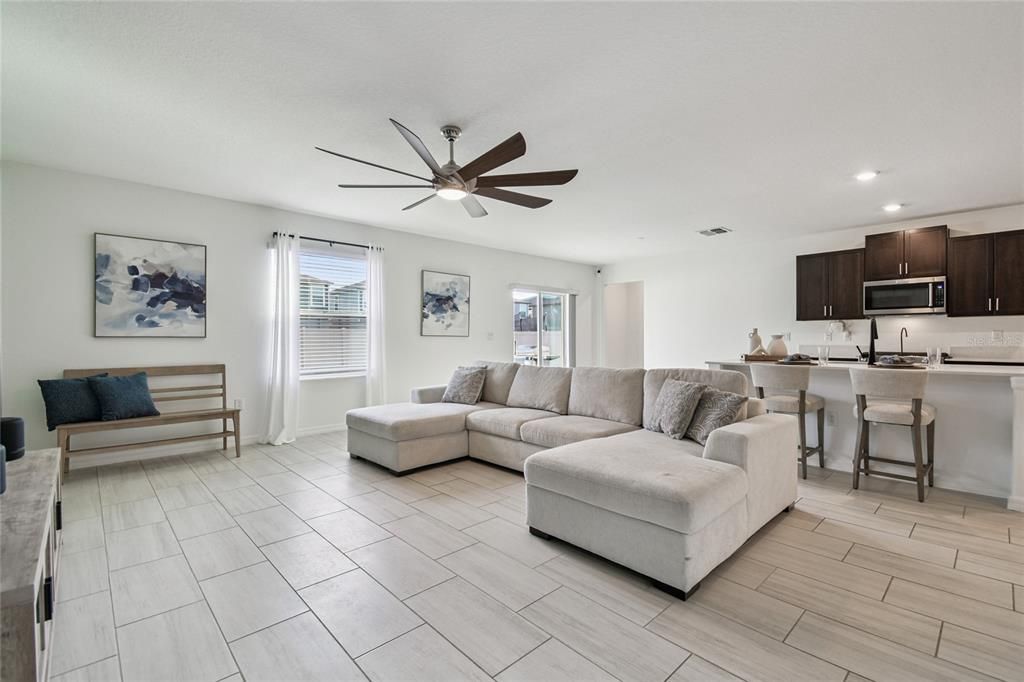 For Sale: $515,000 (6 beds, 3 baths, 3092 Square Feet)