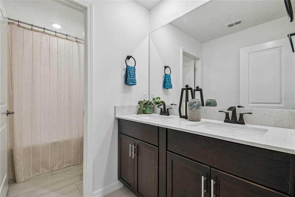 For Sale: $515,000 (6 beds, 3 baths, 3092 Square Feet)