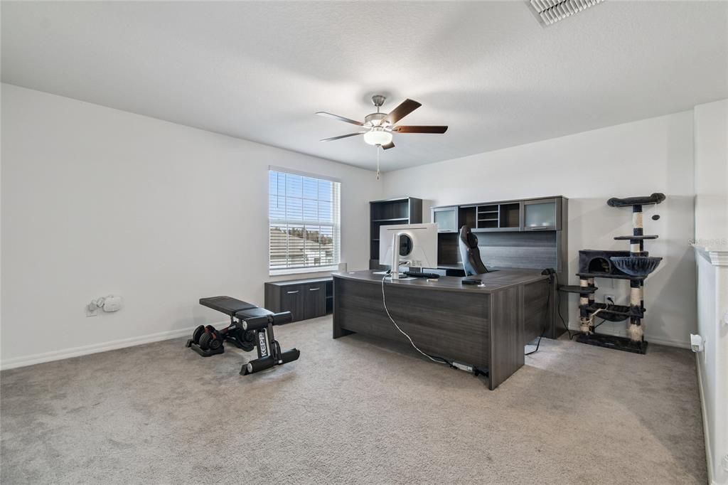 For Sale: $515,000 (6 beds, 3 baths, 3092 Square Feet)