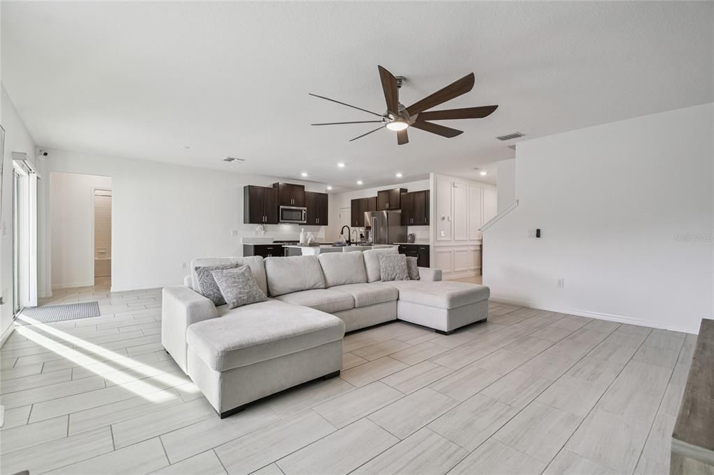 For Sale: $515,000 (6 beds, 3 baths, 3092 Square Feet)