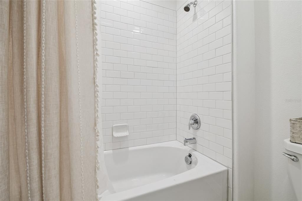 For Sale: $515,000 (6 beds, 3 baths, 3092 Square Feet)