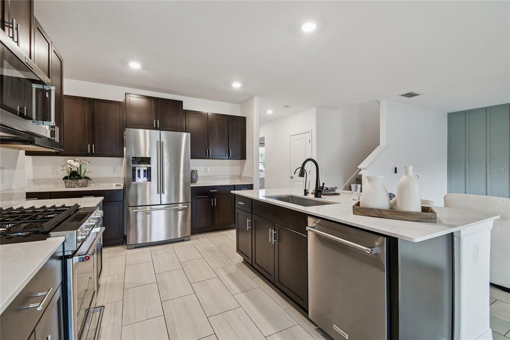 For Sale: $515,000 (6 beds, 3 baths, 3092 Square Feet)