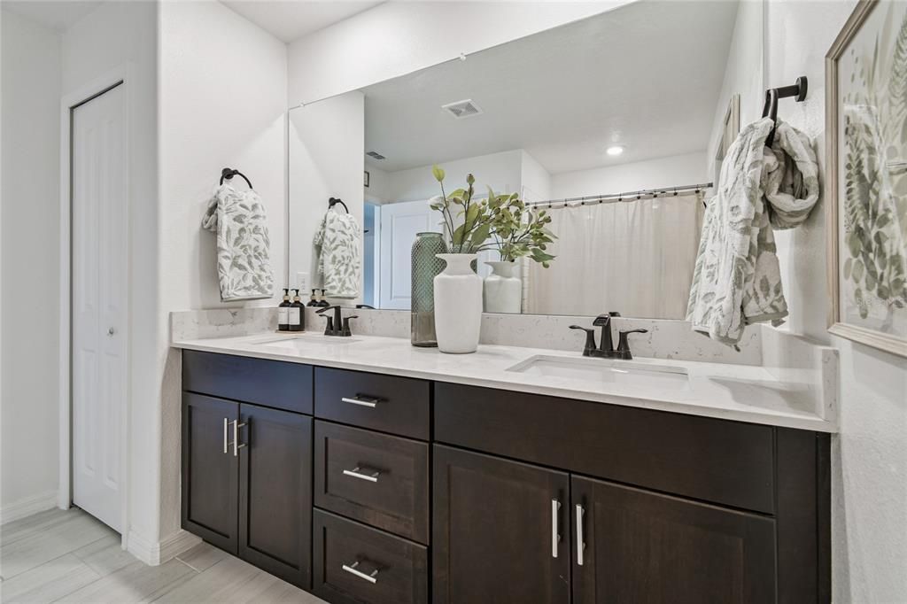 For Sale: $515,000 (6 beds, 3 baths, 3092 Square Feet)