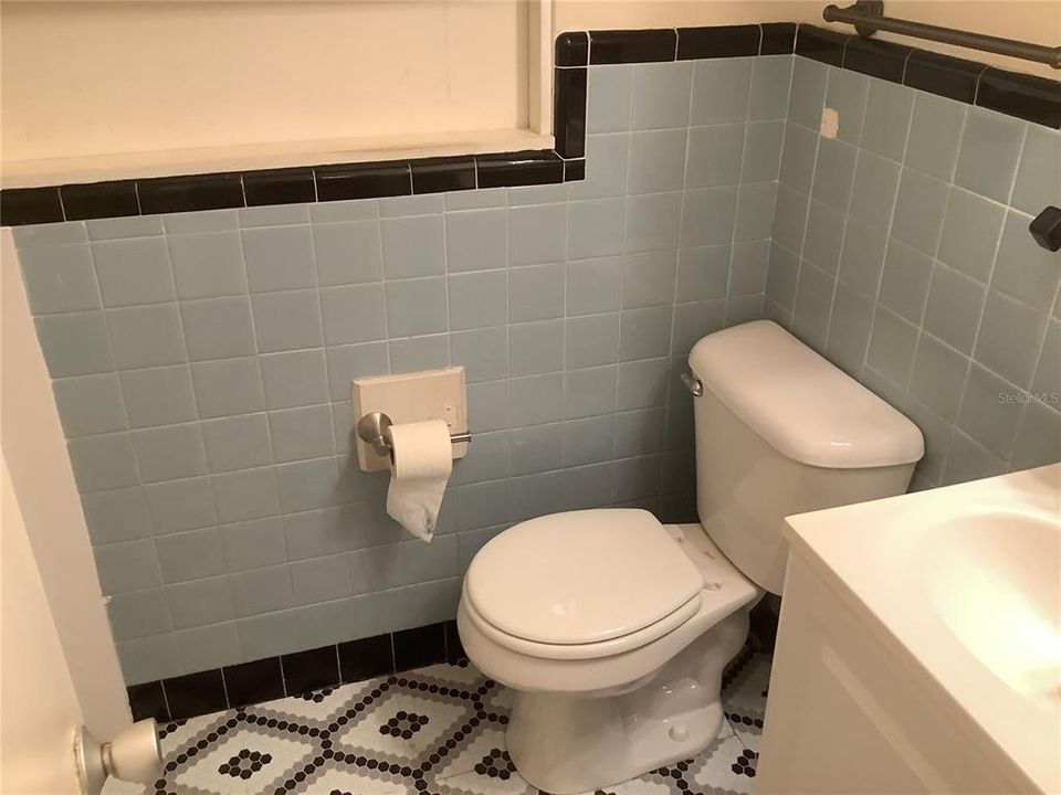 For Rent: $1,500 (2 beds, 1 baths, 700 Square Feet)