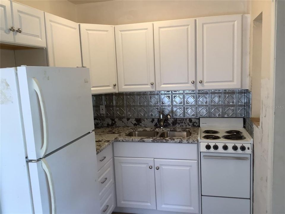 For Rent: $1,500 (2 beds, 1 baths, 700 Square Feet)