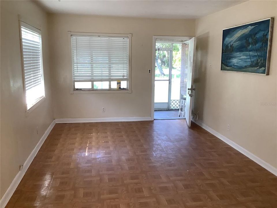 For Rent: $1,500 (2 beds, 1 baths, 700 Square Feet)