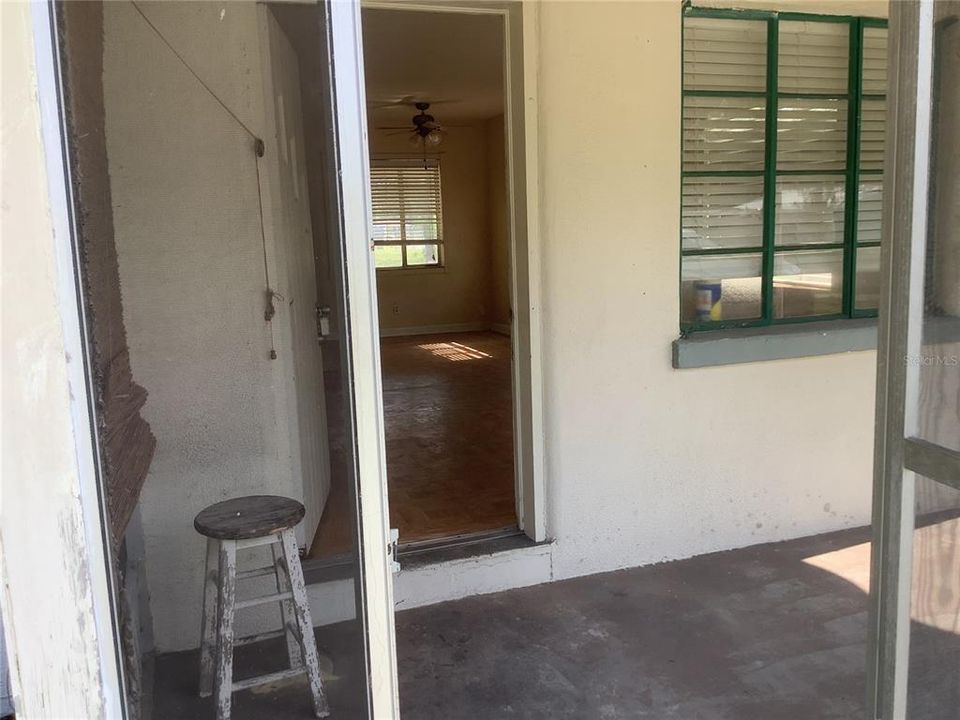 For Rent: $1,500 (2 beds, 1 baths, 700 Square Feet)