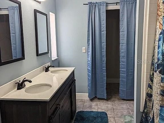 待售: $649,000 (6 贝兹, 4 浴室, 2152 平方英尺)