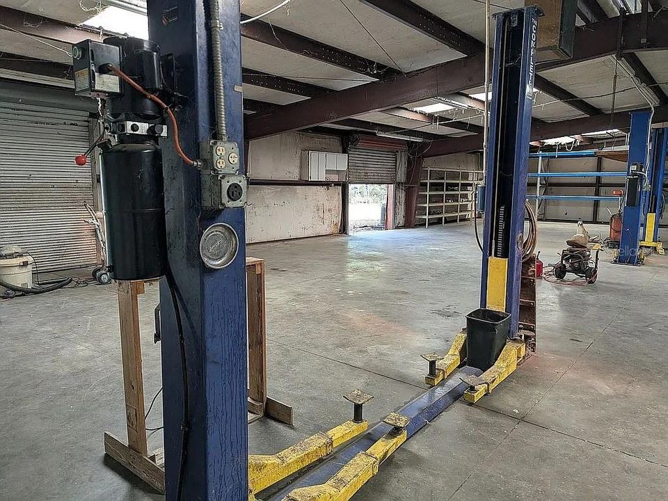 待售: $649,000 (6 贝兹, 4 浴室, 2152 平方英尺)