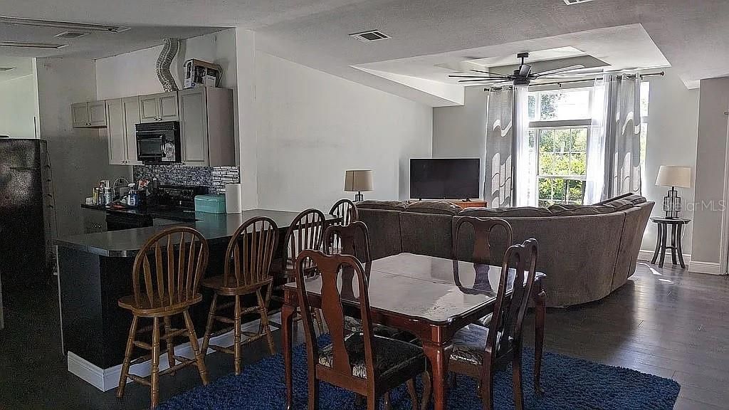 待售: $649,000 (6 贝兹, 4 浴室, 2152 平方英尺)