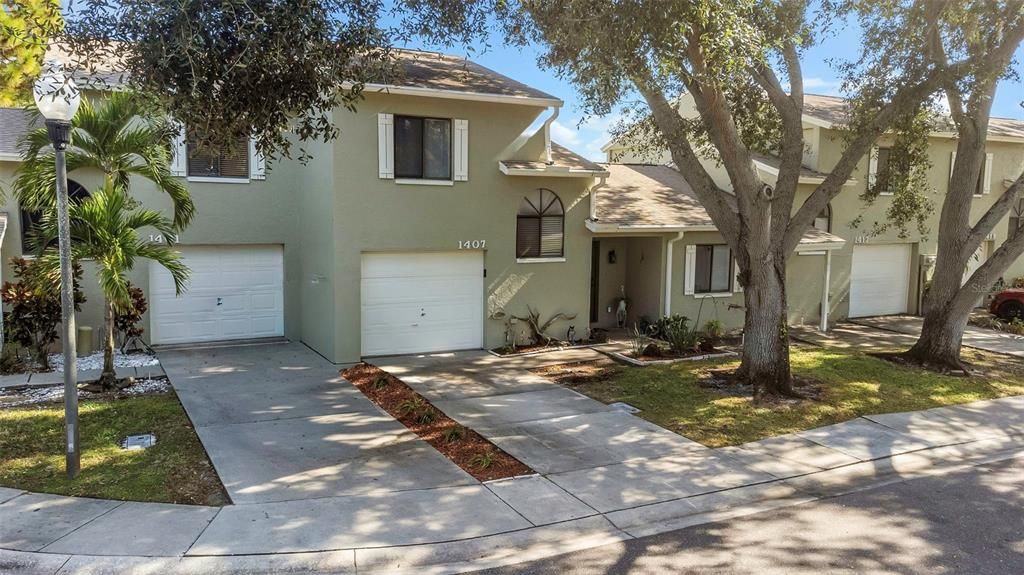 待售: $244,999 (2 贝兹, 1 浴室, 957 平方英尺)