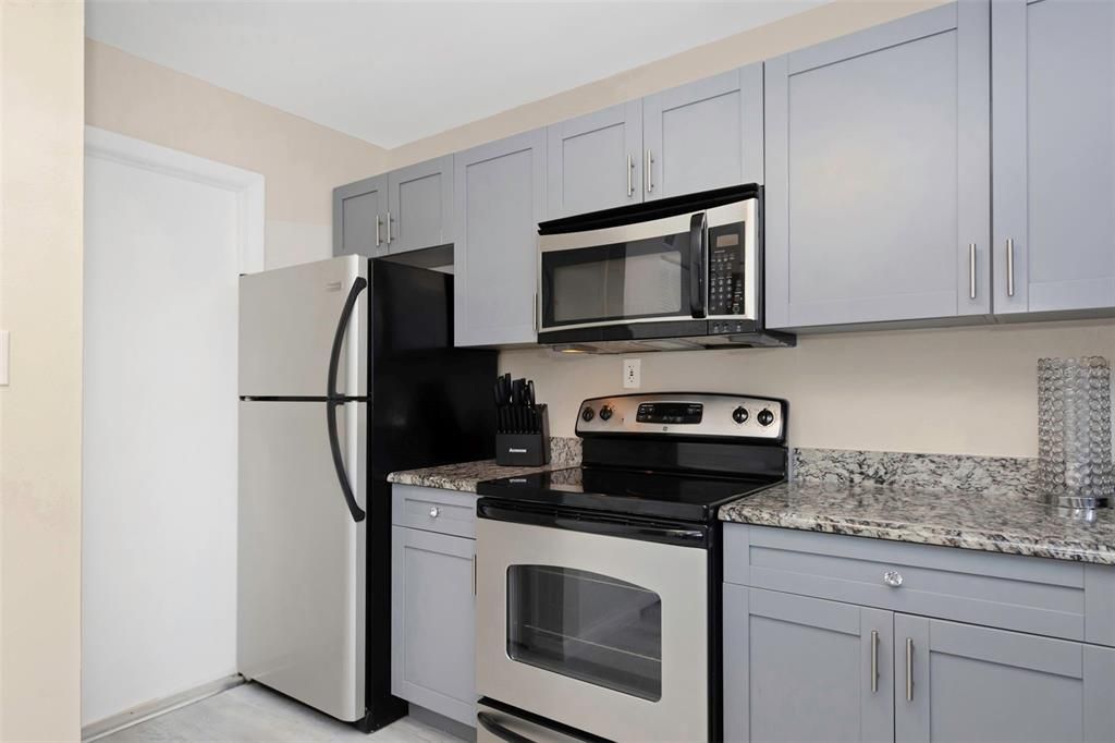 待售: $244,999 (2 贝兹, 1 浴室, 957 平方英尺)