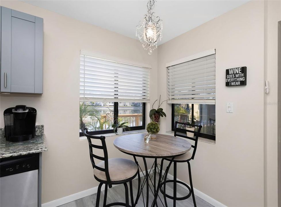 待售: $244,999 (2 贝兹, 1 浴室, 957 平方英尺)