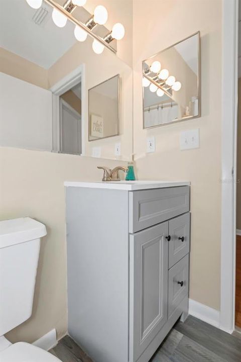 待售: $244,999 (2 贝兹, 1 浴室, 957 平方英尺)