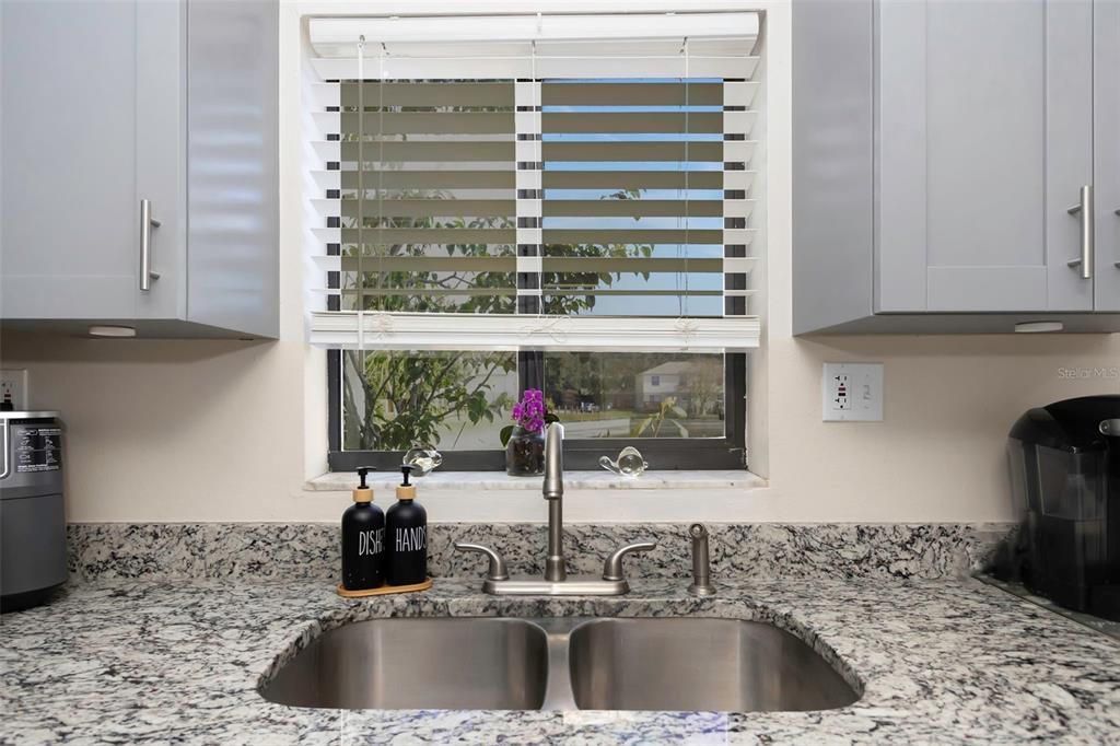 待售: $244,999 (2 贝兹, 1 浴室, 957 平方英尺)