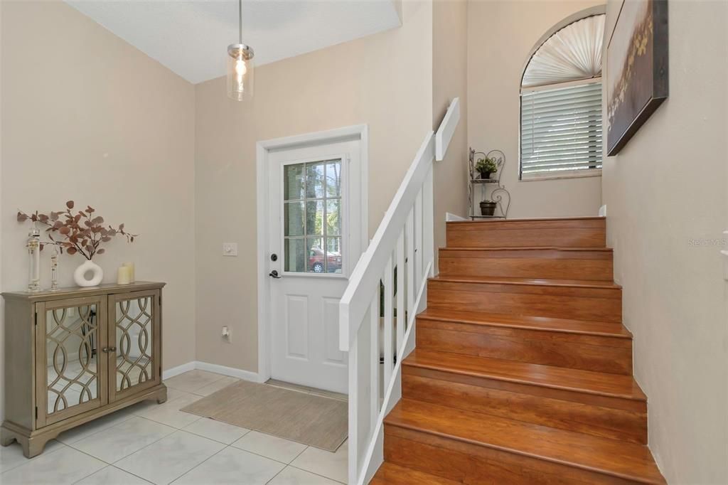 待售: $244,999 (2 贝兹, 1 浴室, 957 平方英尺)