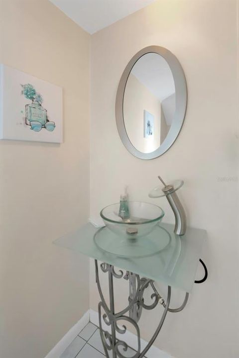 待售: $244,999 (2 贝兹, 1 浴室, 957 平方英尺)