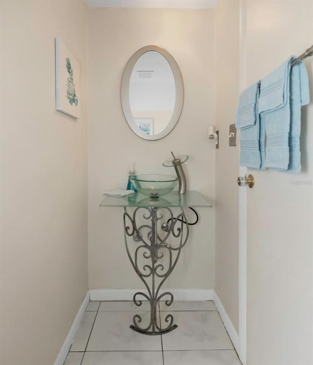 待售: $244,999 (2 贝兹, 1 浴室, 957 平方英尺)